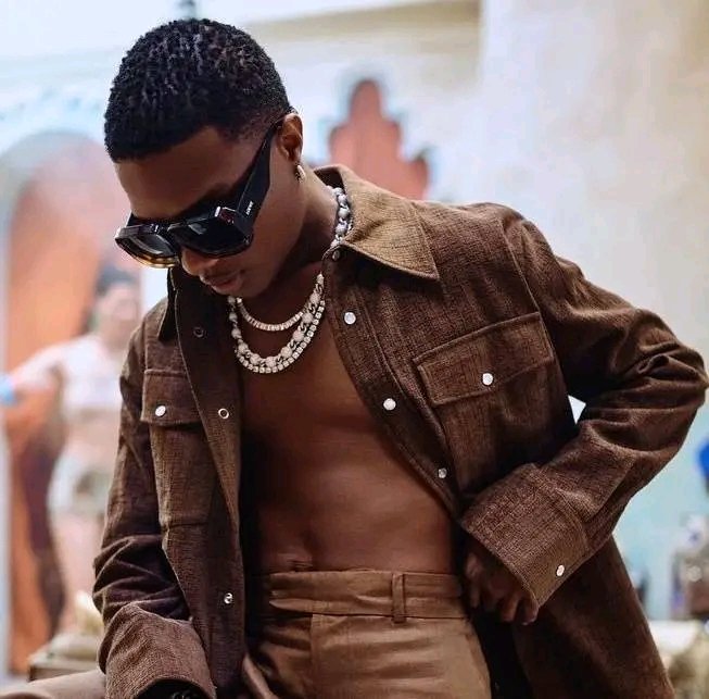 Lisakhanya87391's tweet image. African artists with songs above 1 Billion streams

Wizkid — 1
Rema — 1
Tyla — 1
Tems — 1

End of list.