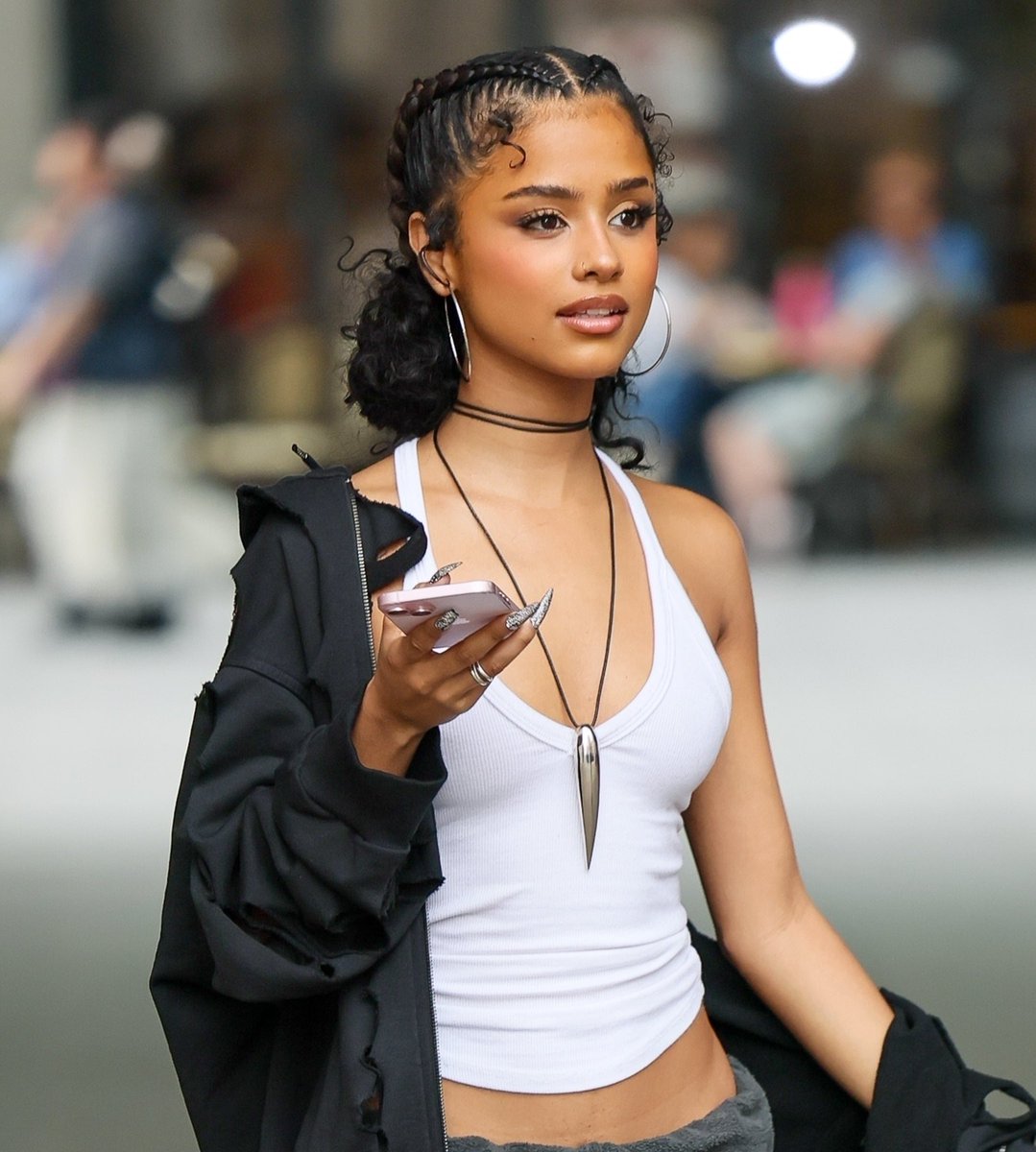 Lisakhanya87391's tweet image. African artists with songs above 1 Billion streams

Wizkid — 1
Rema — 1
Tyla — 1
Tems — 1

End of list.