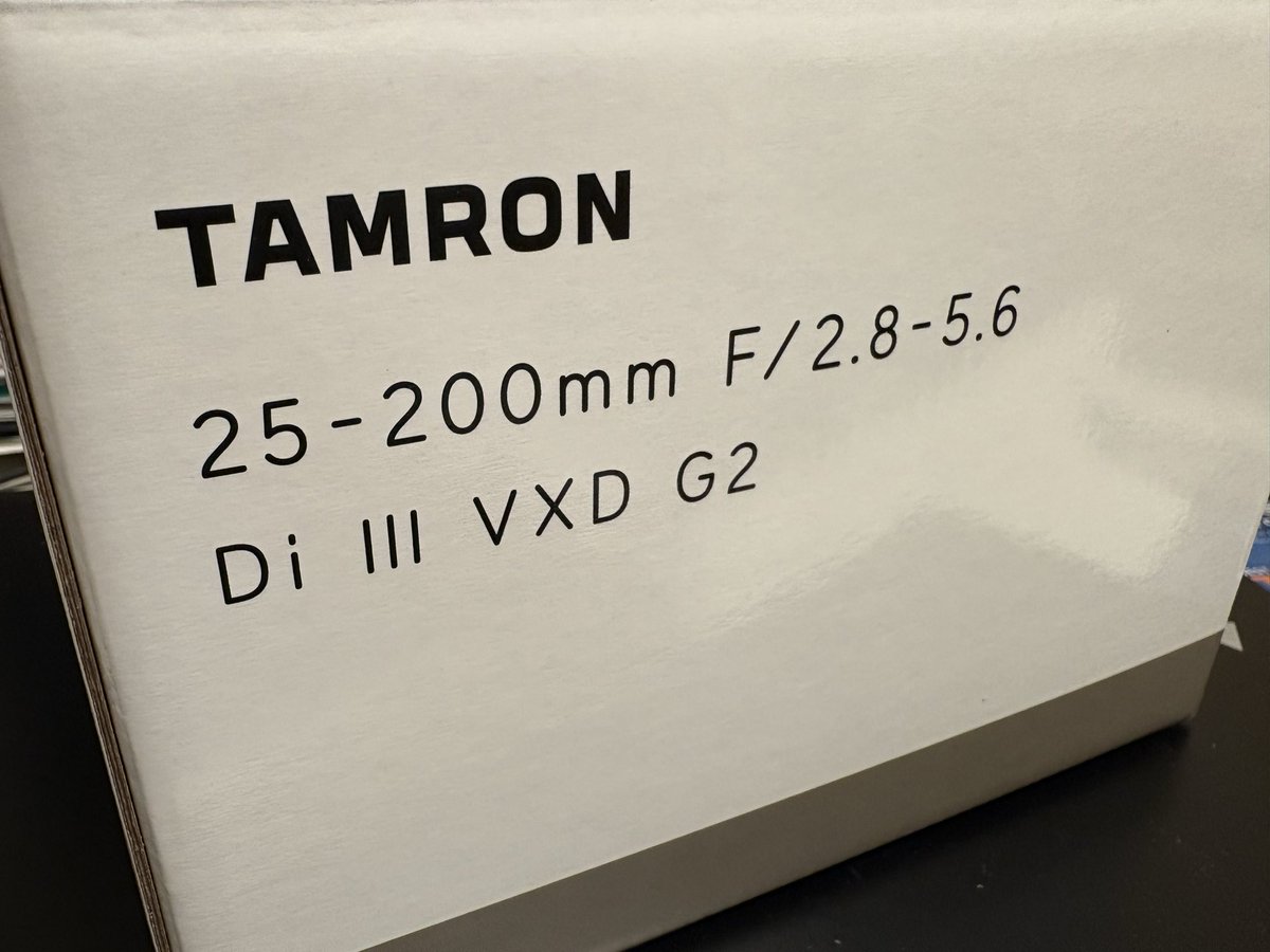 tymst_portrait's tweet image. 家帰ったら届いてた。仕事ヤバくてストレスで買ってしまった😅
#tamron #tamron25200 #a075