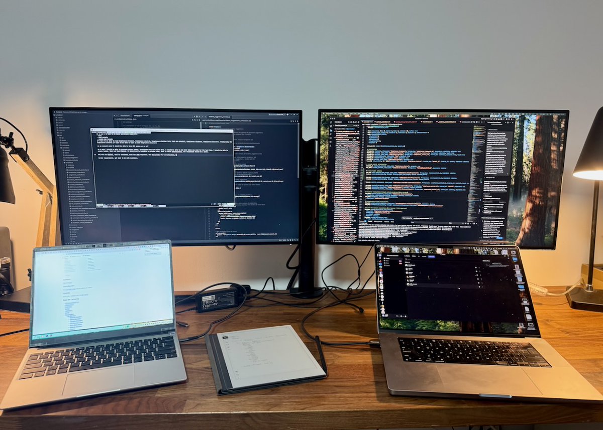 When you need to ship two features by tomorrow, you improvise. Two laptops, two external monitors, two AI agents, two features being built in parallel. 
No, my mother did not have me tested.
#buildinpublic