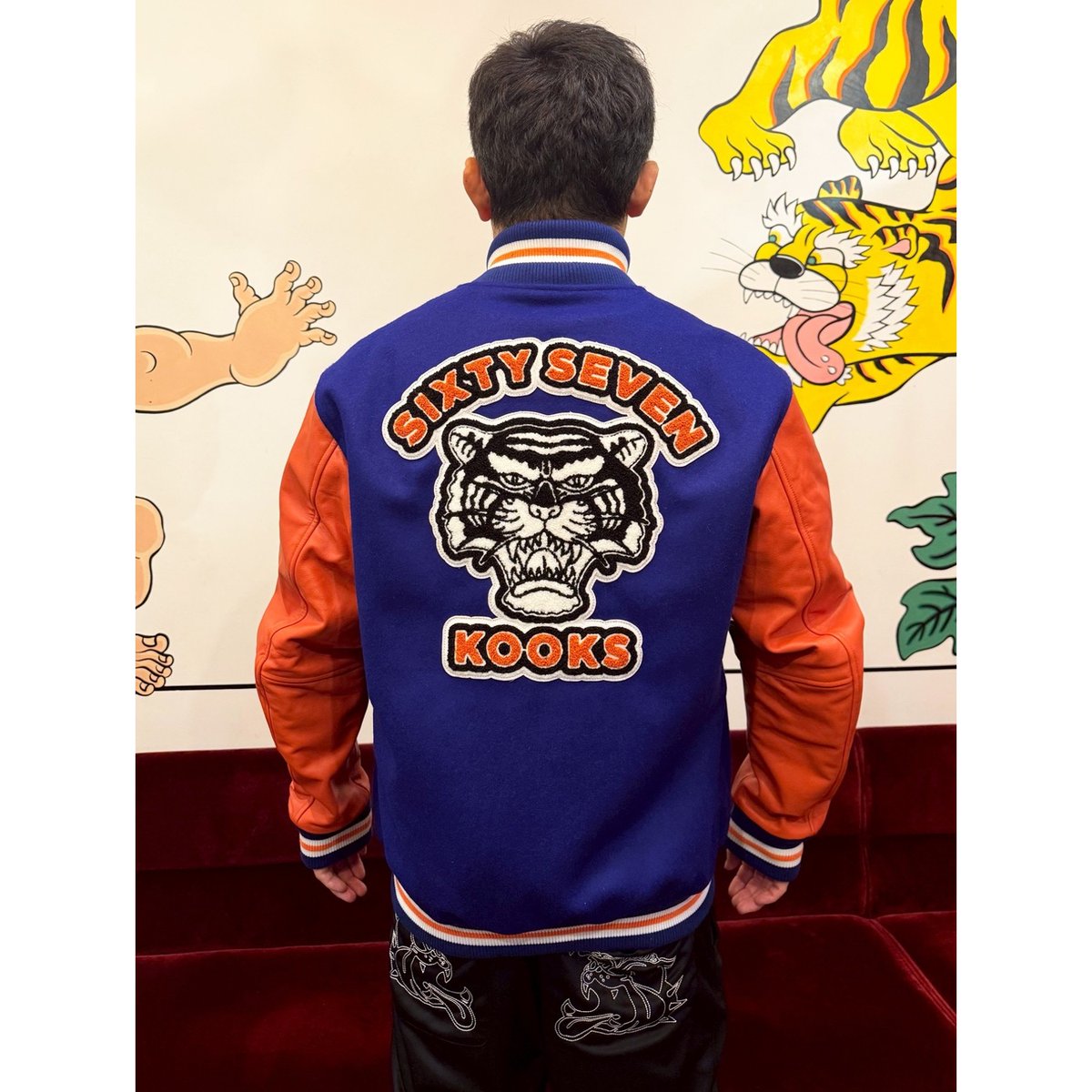 mobstyles_staff's tweet image. 【INFO!!】新作販売開始！
MOBSTYLES × 67 KOOKS STADIUM JACKET
mobstyles.tokyo/view/item/0000…

MOBSTYLESと67 KOOKSの世界観が融合した、初のコラボスタジャンが完成🔥クラシックなカレッジスタイルにタフなスタイルを体現したスタジャンです！
今期の主役アウターにぜひ！

#MOBSTYLES #新作入荷