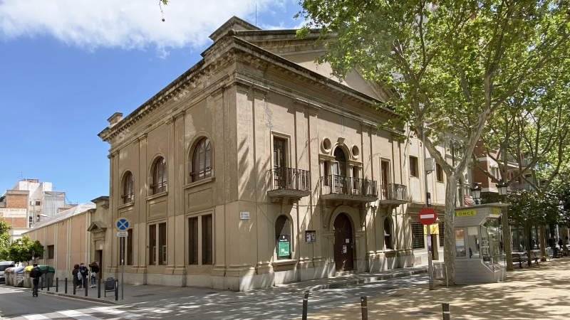 ireneuc's tweet image. He penjat al meu canal de Youtube un nou vídeo, aquest cop dedicat al Centre Catòlic de #LHospitalet. La novetat és que aquest vídeo disposa de versió en castellà i en català, novetat que espero generalitzar en propers lliuraments. Espero que us agradi.  👍youtu.be/zQTrrDo9ygM