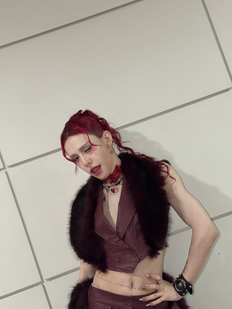 xlovjuria's tweet image. every lesbian wants her but i want her the MOST