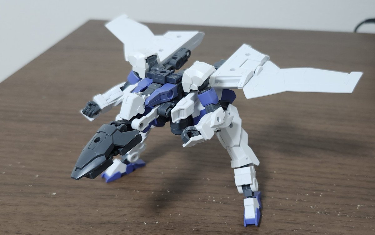 Gano_plus's tweet photo. とりあえず試作中の可変機

羽のバリエーションとか増やせそうで楽しいやつ
増加装甲等も検討中 https://t.co/tgA45FhjSY