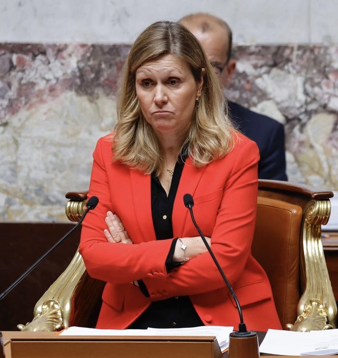 ImpactMediaFR's tweet image. 🚨🇫🇷🏛️ ALERTE INFO !

Yaël Braun-Pivet demande de CESSER de PUBLIER des PHOTOS montrant les BANCS VIDES de l’Assemblée nationale, afin de ne pas &quot;STIGMATISER&quot; les députés absents… 😅

(Le Parisien)