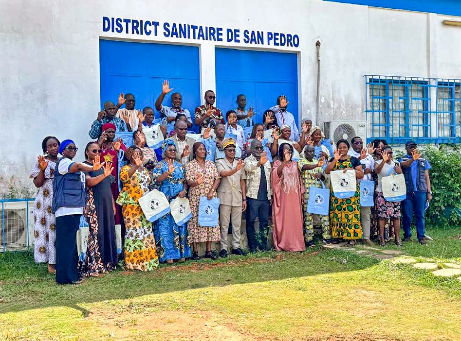 OmsCotedivoire's tweet photo. 📍San-Pedro 🇨🇮| Sensibilisation #EAHS
Session d’information sur le programme EAHS de l’OMS, en présence du SG de Préfecture.
Plusieurs secteurs engagés : santé, éducation, protection sociale, femmes–famille–enfants, communication & ONG.
Ensemble pour un environnement sûr ! ✊🏽🌍 https://t.co/WuGHMkRovq