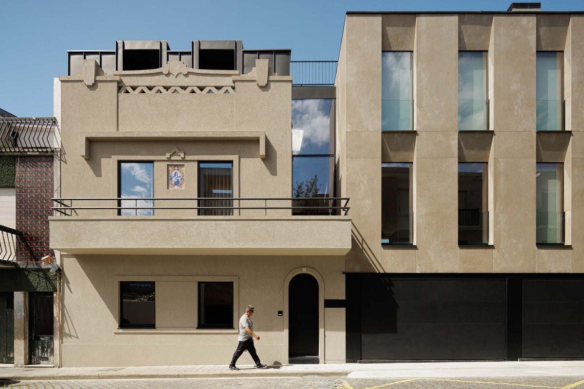 Archello's tweet image. Urbanpolis transforms a 1930s structure into four family homes using careful reuse of masonry walls, a glazed stairwell seam, and light-maximising openings.
archello.com/project/poveir… 

#Urbanpolis #AdaptiveReuse #MaterialDrivenDesign