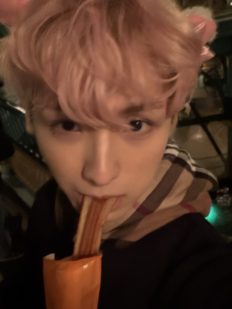 CIX_twt's tweet image. 디즈니씨 재밌어요 ㅎㅎ

#CIX #FIX #용희 #김용희 #ヨンヒ #yonghee