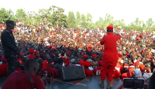 Westniletodayn2's tweet image. #Westnilenews #KigeziNews NUP PRESIDENTIAL CANDIDATE ROBERT KYAGULANYI PROMISES NEW UGANDA westnilenews.com/?p=7915 @NUP_Ug @2008gomu @mktaibot22 @HEBobiwine @kamukamafredie @jalleerick82326 @AruaInfocenter @karamojanews22 @SabirMusa16 @Be_Matata @phifymuzic @AruaInfocenter