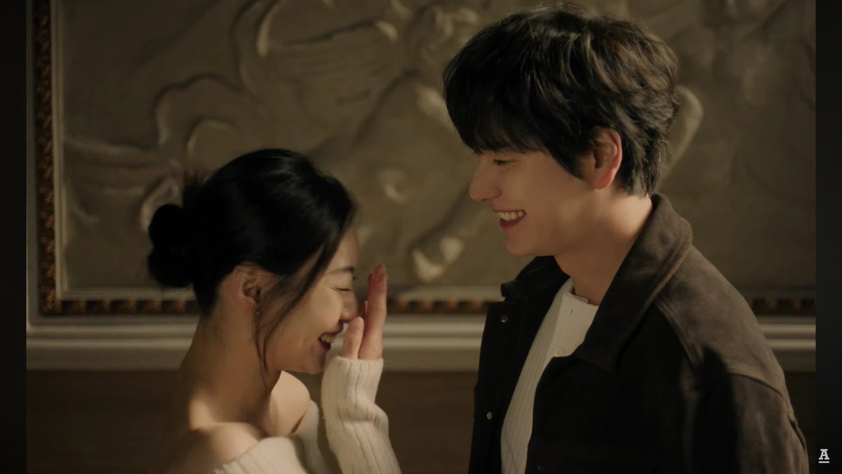 kyuirann's tweet image. The way he looks at her. The way he smiles. Aaaaaaaahhhh. 🥹

Stream &quot;Like Our First Snow&quot; 
youtu.be/FWo48Kb_mxE?si…

#KYUHYUN