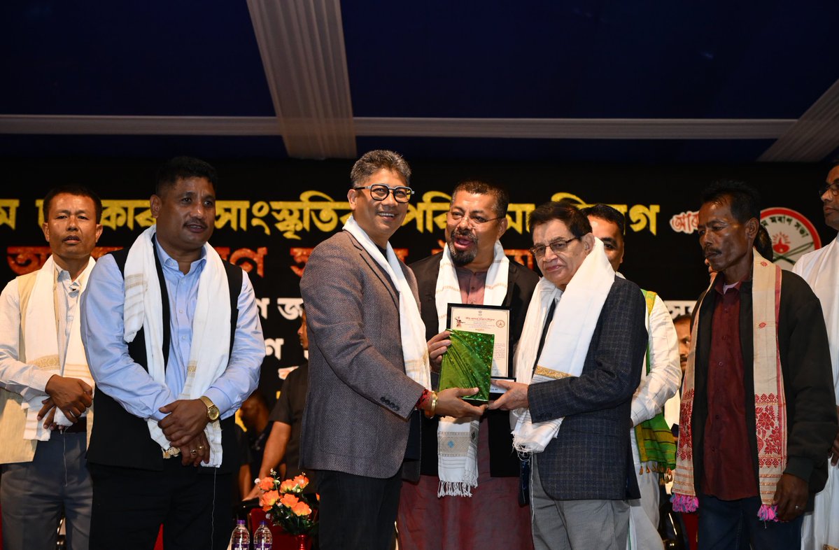 Pijush_hazarika's tweet image. Remembering the unmatched courage of Bir Raghab Moran. Paid tribute to the valiant leader of the Moamoria rebellion, a symbol of courage, patriotism and unwavering love for Aai Asomi.

His heroic legacy will continue to inspire generations.

📍Makum, Tinsukia