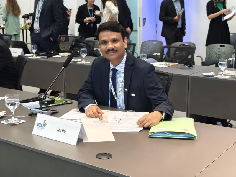 psuconnect's tweet image. Government approves Premature repatriation of Shri Dheeraj Mittal, IFoS 
#dheerajmittal #ifos #indiancivilservice #PSU #psuconnect
psuconnect.in/new-faces-in-p…