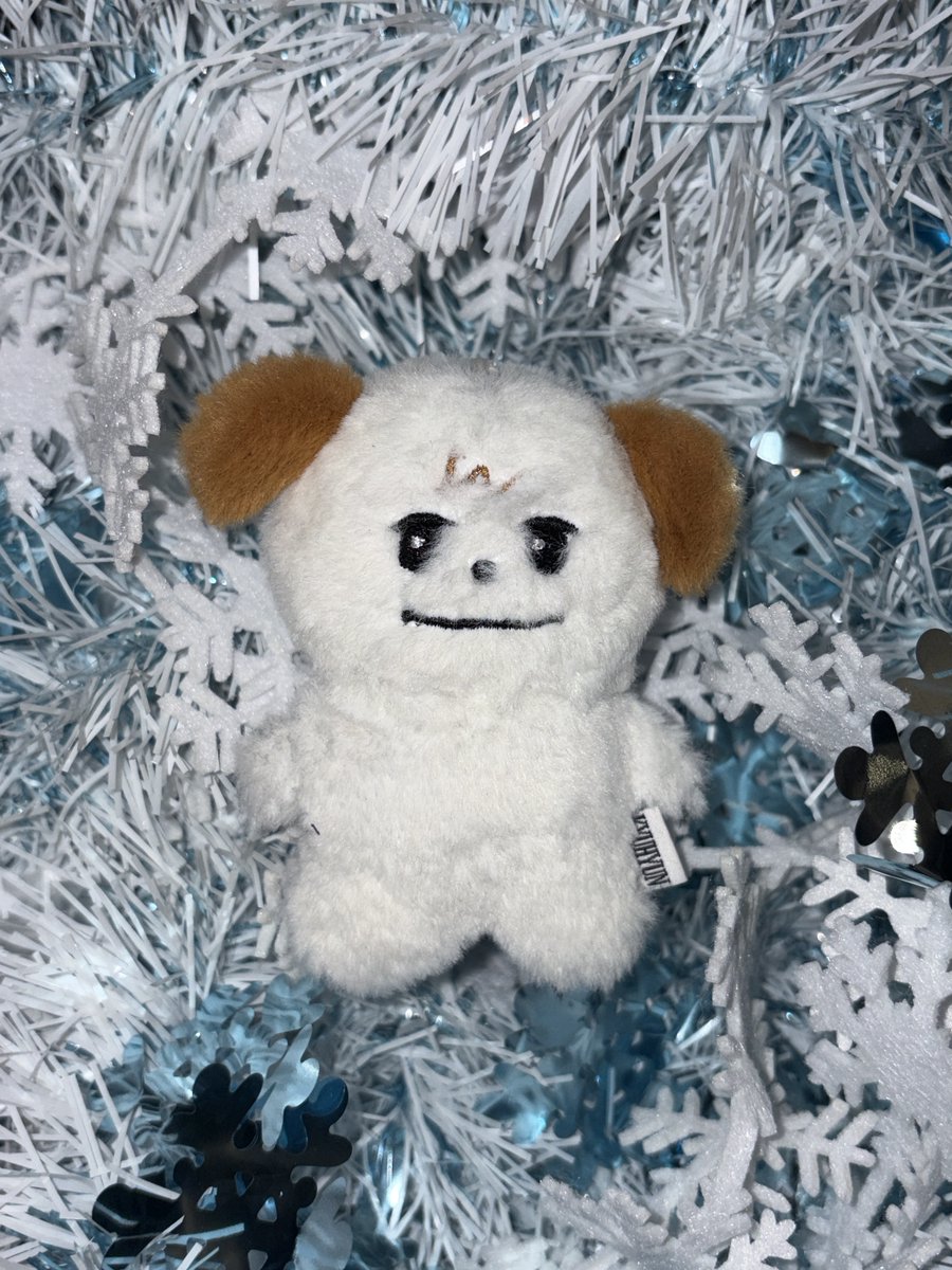 WishingFor_Snow's tweet image. 오늘 첫눈은 내리지 않았지만,
그 대신 규현이 첫눈처럼 내려왔습니다.❄️

보라알 관측센터는 여전히 전국의 첫눈 기다리겠습니다.
11월 20일에 어울리는 곡 하나를 남겨드리며 조규매 요원 퇴근합니다.

💿규현 (KYUHYUN) - ’첫눈처럼 (Like Our First Snow)‘

#조규매퇴근