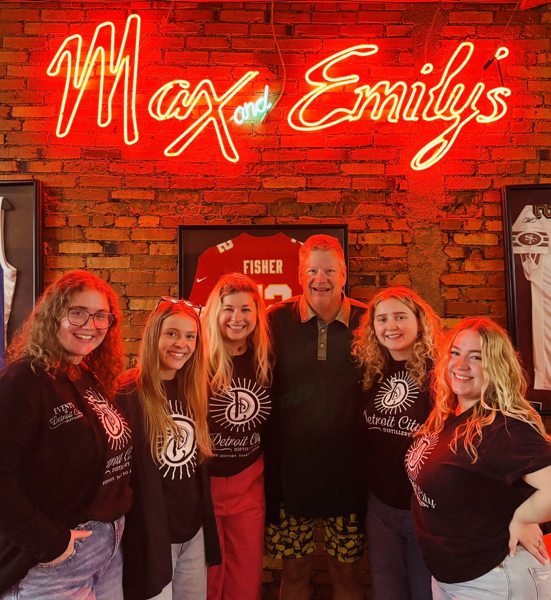 cmurpl's tweet image. Lots of alums have been coming “home” to help educate the next generation of professionals! The team from @DetroitCityDist (all RPL majors/minors) came back to work on a project w/ Jill Almasi-Dole’s marketing course! Then…a Mt. Pleasant staple! @cmuehs @cmualumni @cmuniversity