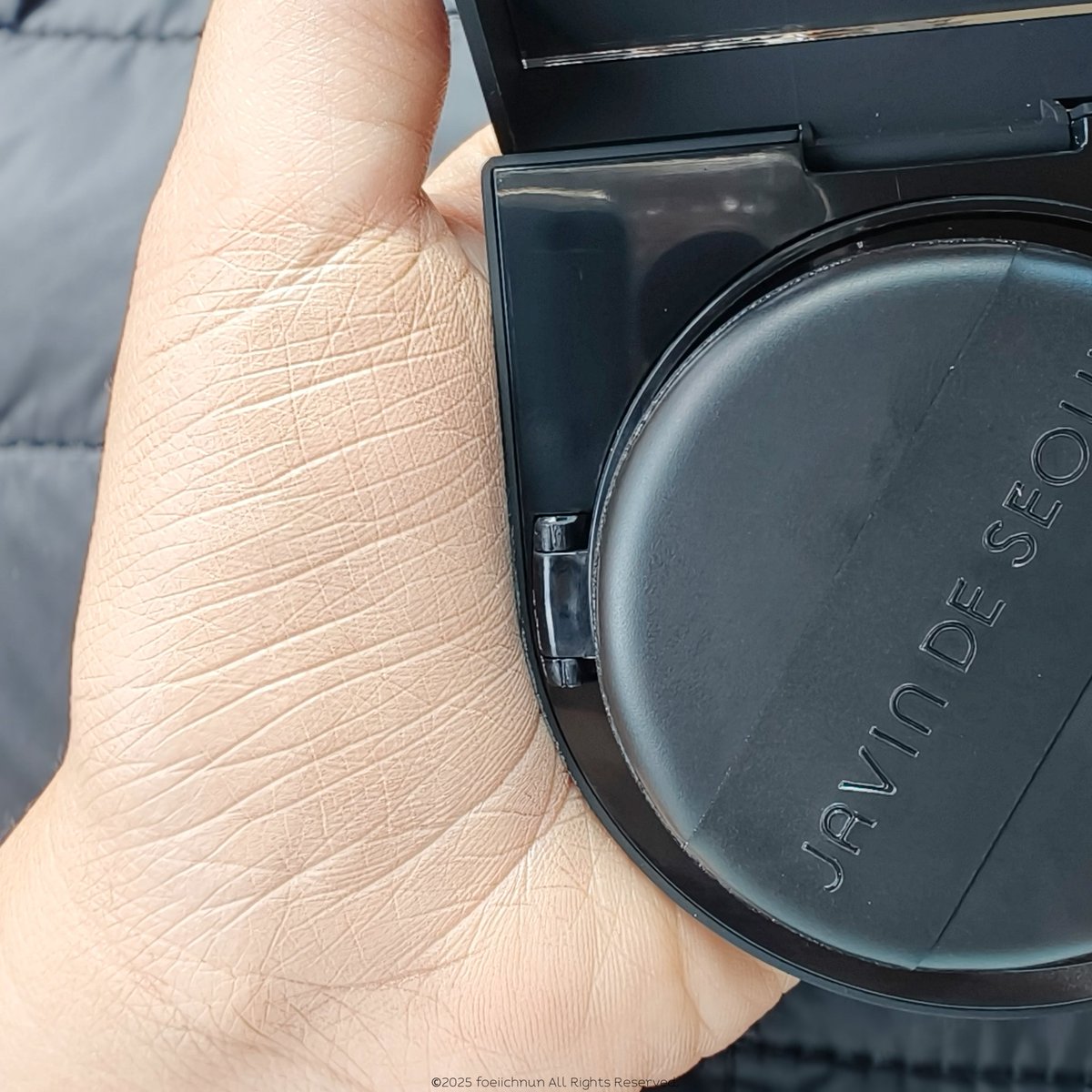 ซ้ำ ซ้ำ ซ้ำ ตลอดไป!! #JAVINDESEOUL Wink Cushion Matte เป็นคุชชั่นแมตต์ที่ถูกต้องเหมือนเดิม มีความแมตต์แต่ยังให้ความสบายผิว ไม่ตึบเกิน ไม่หนักหน้า ตบคุชชั่นปุ๊บผิวสวยเลย เรื่องการปกปิดก็เยี่ยม ปกปิด ติดทนทั้งวัน ส่วนตัวใช้แล้วสีไม่ดรอประหว่างวันน้า✨🫶🏻