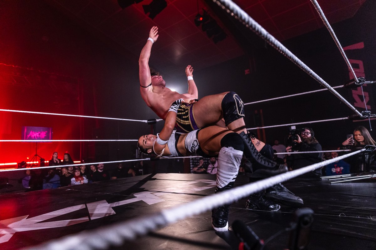 khao_wrestling's tweet image. @Cory_ZERO vs @Nate_Prince_pw (2/2)