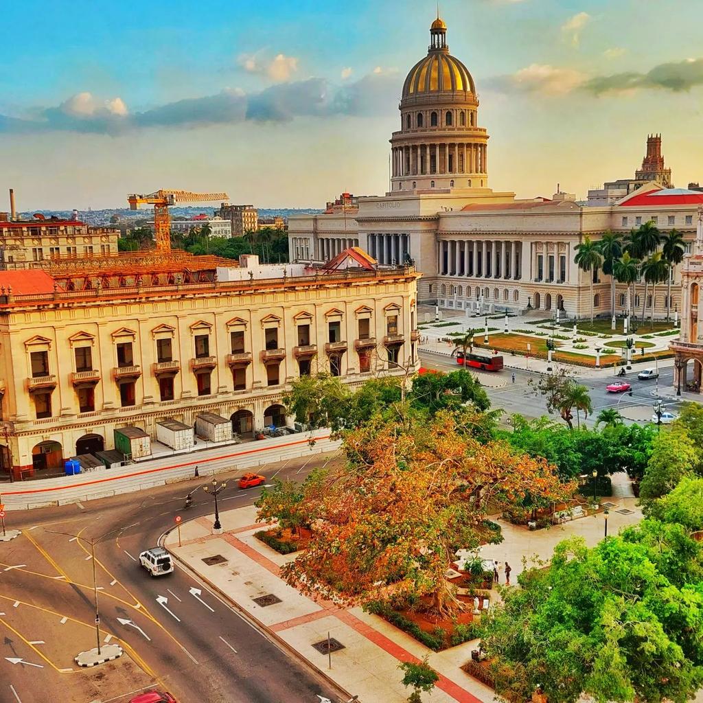 MMarreroCruz's tweet image. Muchas felicidades a todos los trabajadores que cada día se esfuerzan por continuar impulsando el turismo cubano desde cada rincón del país. 
Este sector es determinante para asegurar nuestro crecimiento económico. 

#UnidosXCuba