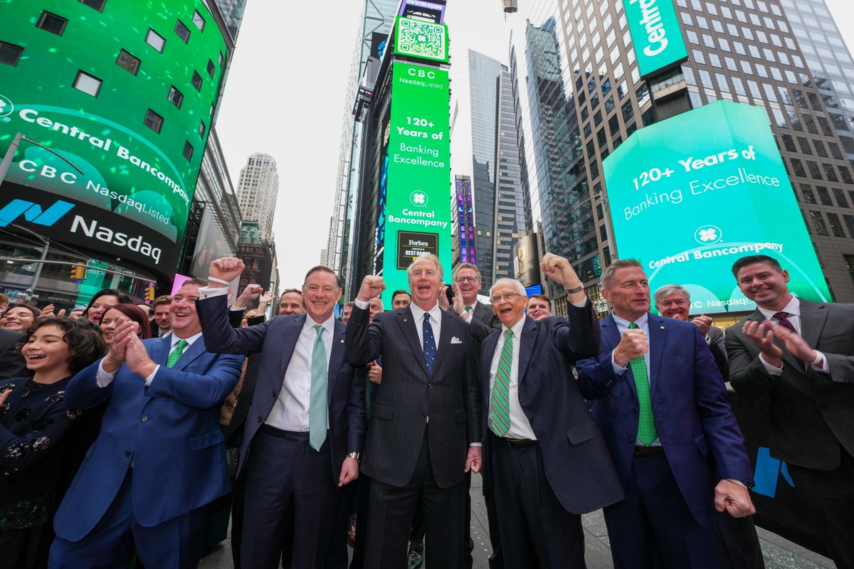 NasdaqExchange's tweet photo. 🌟 Strong roots. Endless possibilities.
🏦 @CentralBankMO is committed to delivering innovative financial services to help customers and 
communities succeed.
🔔 Proud to call you #NasdaqListed, $CBC! https://t.co/vPeLoML0us