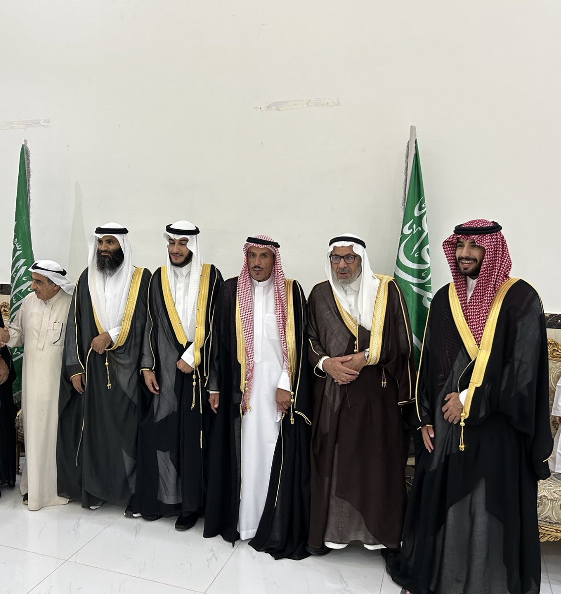 الحمدلله على التمام تم هذه اليله زواج محمد عبدالوهاب العطالله في قاعة تواصل بارك الله لهما وبارك عليهما وجمع بينهما بخير وأسعدهم وأسعد بهم وتمم بخير وجعل العاقبة إلى خير ورزقهم الحياة الهادئة المستقرة الهنيئة البهيَّة حياةً تغشاها السكينة والطمأنينة وتغمرها المودة والرحمة