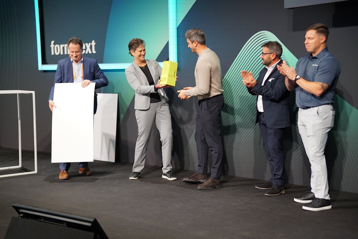 EOS3DPrinting's tweet image. We’ve done it! 🏆  

We&apos;ve been honored at #Formnext2025 with the #Sustainability Award for our RFS Pro - a breakthrough recirculating air filtration system that redefines how #additivemanufacturing handles reactive by-products. 🌍