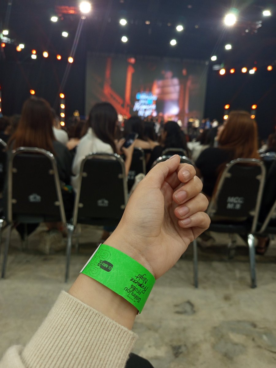 chayaoctlibra12's tweet image. มารีวิวค่าาาตอนนั้นนั่งกดจนมันกดไม่ได้สักที่ เลยเห็นร้านรับกดบัตรหลุดนี่เลยทักไปเลยและร้านก็กดให้ได้เร็วมาก และได้ที่นั่งโซน2000 แถว2 ได้เห็นปอนด์พุเดินมาข้างหน้าด้วย💕💕🙏ฟินสุด
#ticbychib