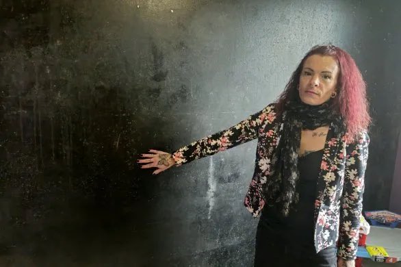 À Landivy, dans le Nord-#Mayenne, deux ans après avoir médiatisé l’affaire et entamé une procédure judiciaire qui a condamné la mairie à agir, Fanny Cheron voit toujours l’état de sa maison se dégrader.
👉 lecourrierdelamayenne.fr/actualite-3683…