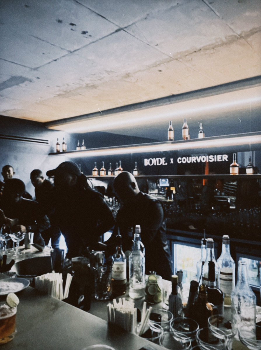BaloyiCapitol's tweet photo. “Tonight we dining where?” - Thebe Kgositsile https://t.co/g3g3HD6LEi