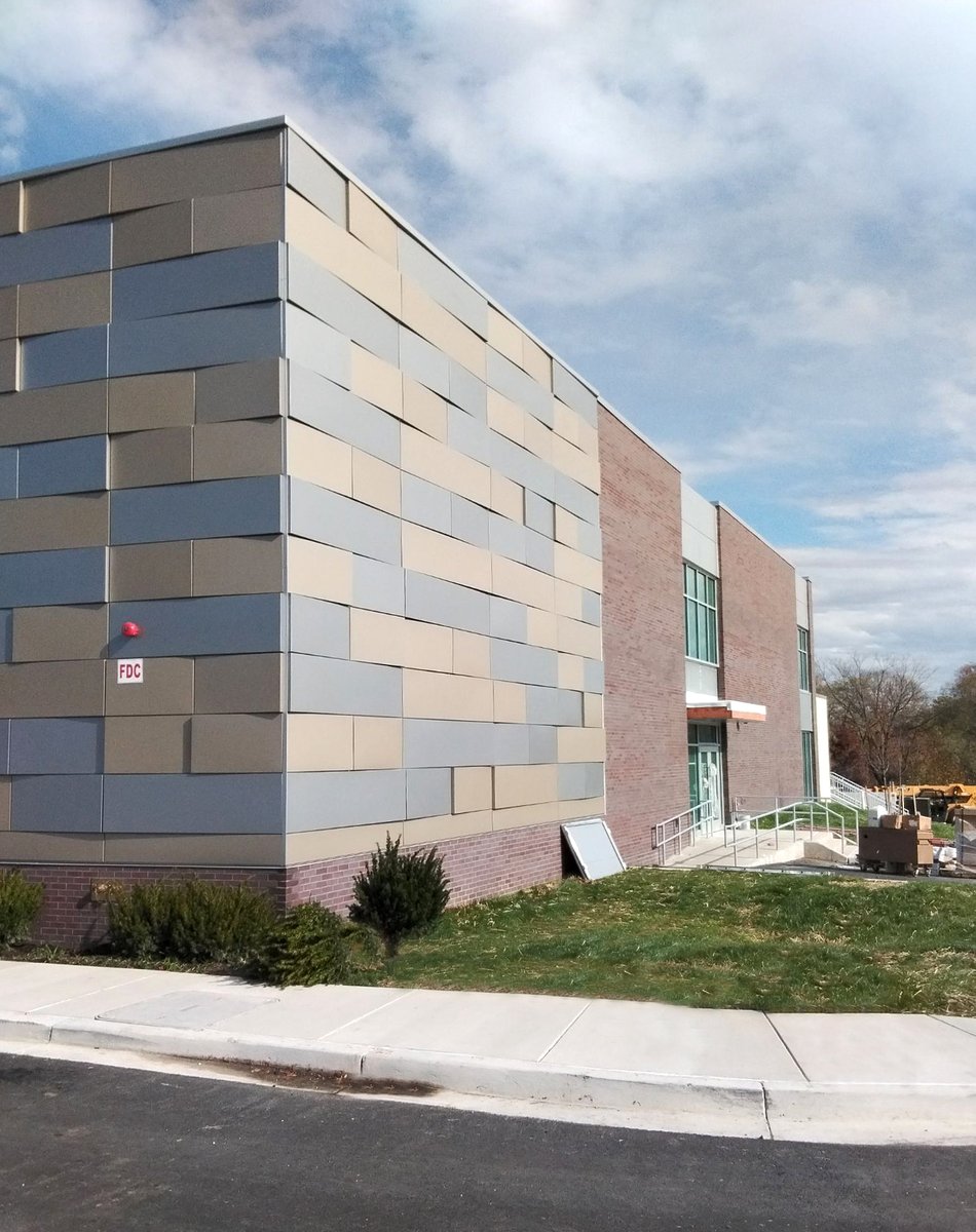 CEIMaterials's tweet image. 🎯 Project Spotlight: Chesapeake Welcome Center | CLADLOK™ Signature Tapered Series + #ACM #R4000. Architect: Murphy &amp;amp; Dittenhafer Architects GC: Oak Contracting, LLC Installer: Alliance Exterior Construction
A standout public project that exemplifies how modular tapered design…
