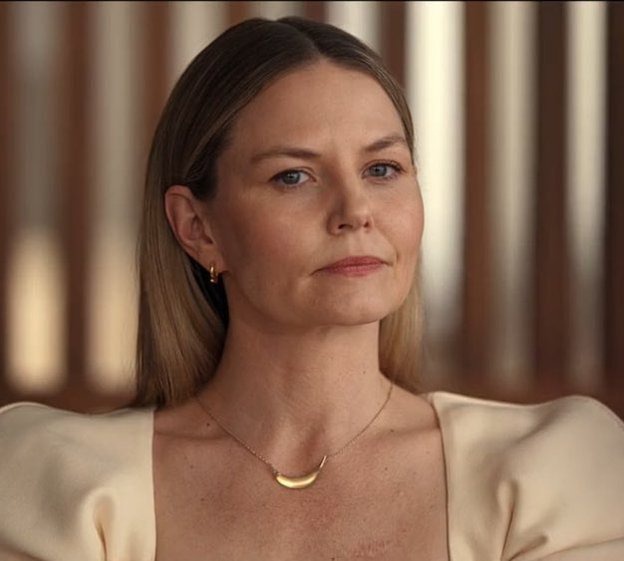 Regina é uma advogada especialista em divórcios milionários, mas é pega desprevenida quando sua ex-paixão da adolescência e agora ex-mulher de seu irmão, Emma a procura para que ela seja sua advogada em seu processo de divórcio.