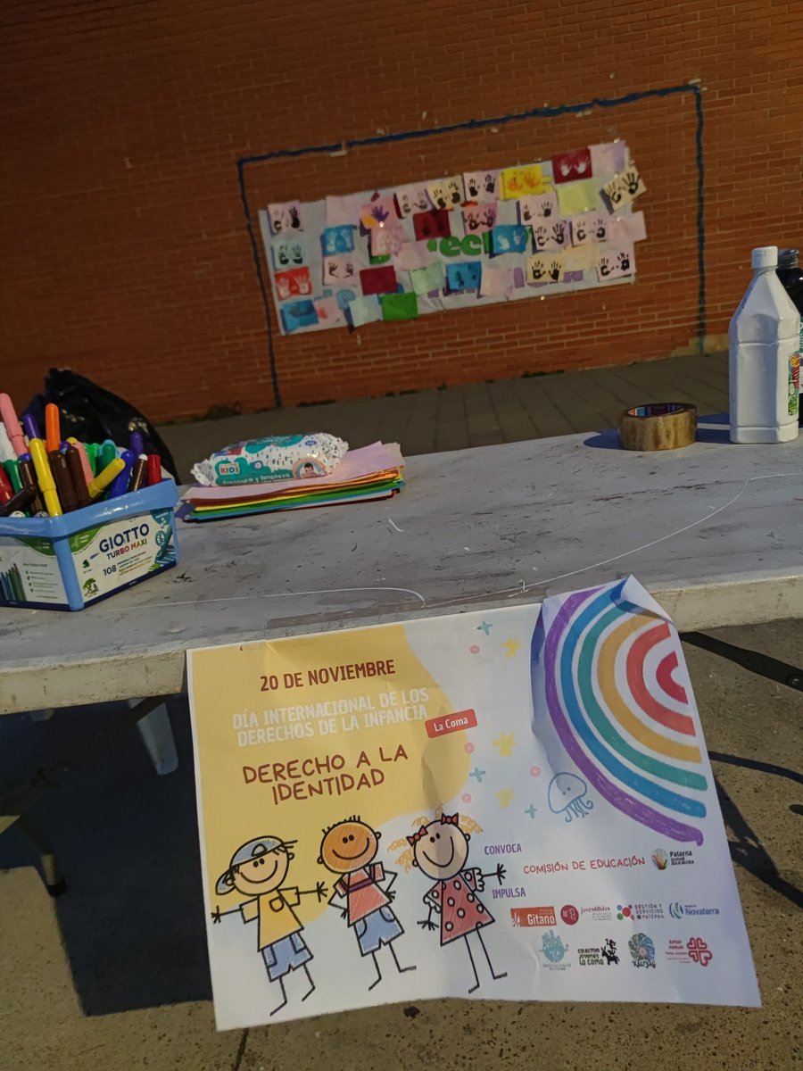 Hoy en #Kumpania hemos conmemorado el Día de los Derechos de la Infancia mediante una actividad comunitaria en el barrio. #20N

Nos hemos juntado las distintas entidades del barrio para trabajar los derechos:
🔵 Identidad
🔵 Protección
🔵 Participación
🔵 Salud

#FSE #UE
