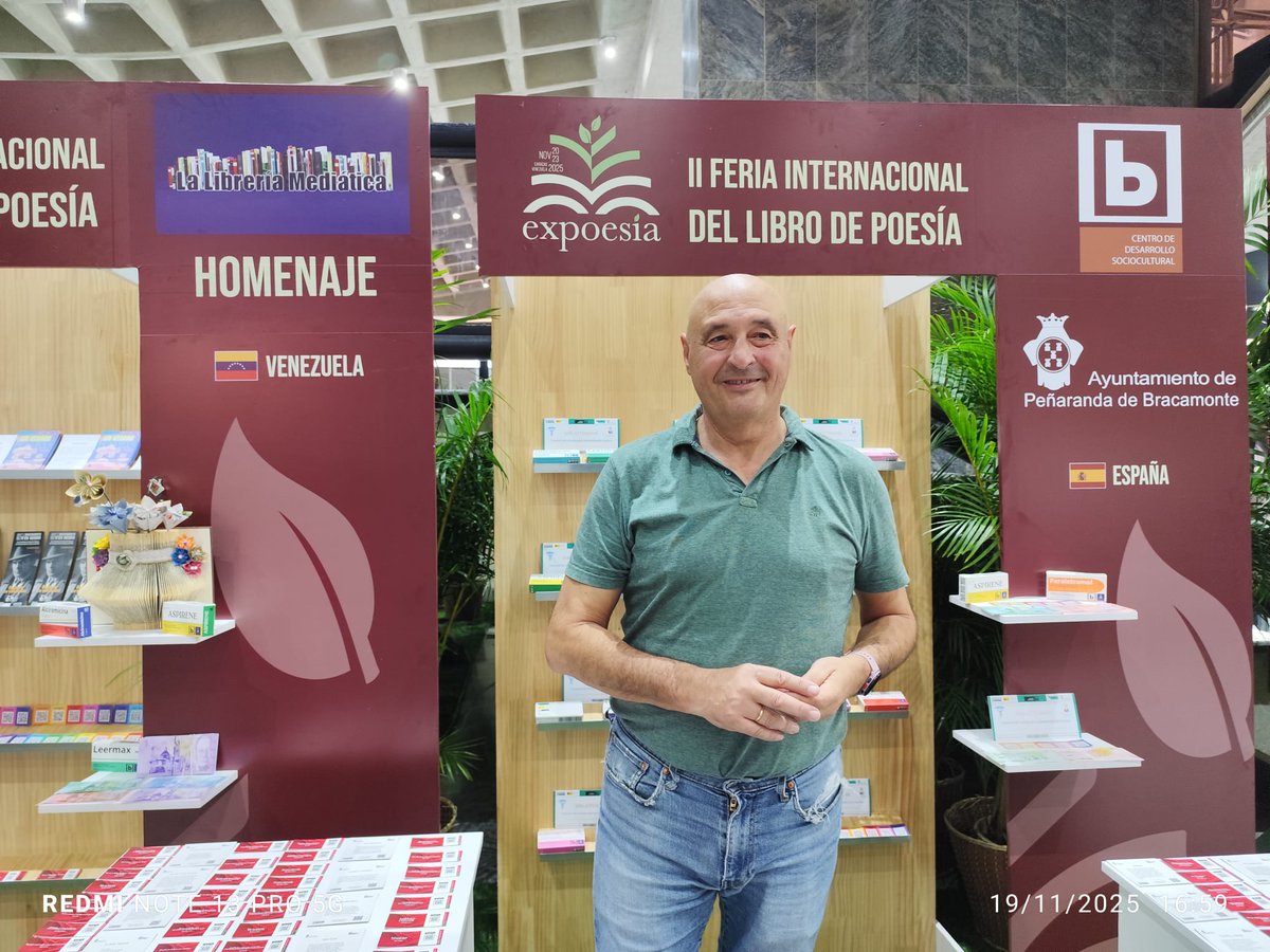 Desde #Caracas disfrutando de la II Feria Internacional de Expoesía con <a href="/JLBracamonte/">José Luis Sánchez</a> en su stand representando a la Biblioteca Municipal de Peñaranda de Bracamonte <a href="/cds_gsr/">CDS GSR</a>