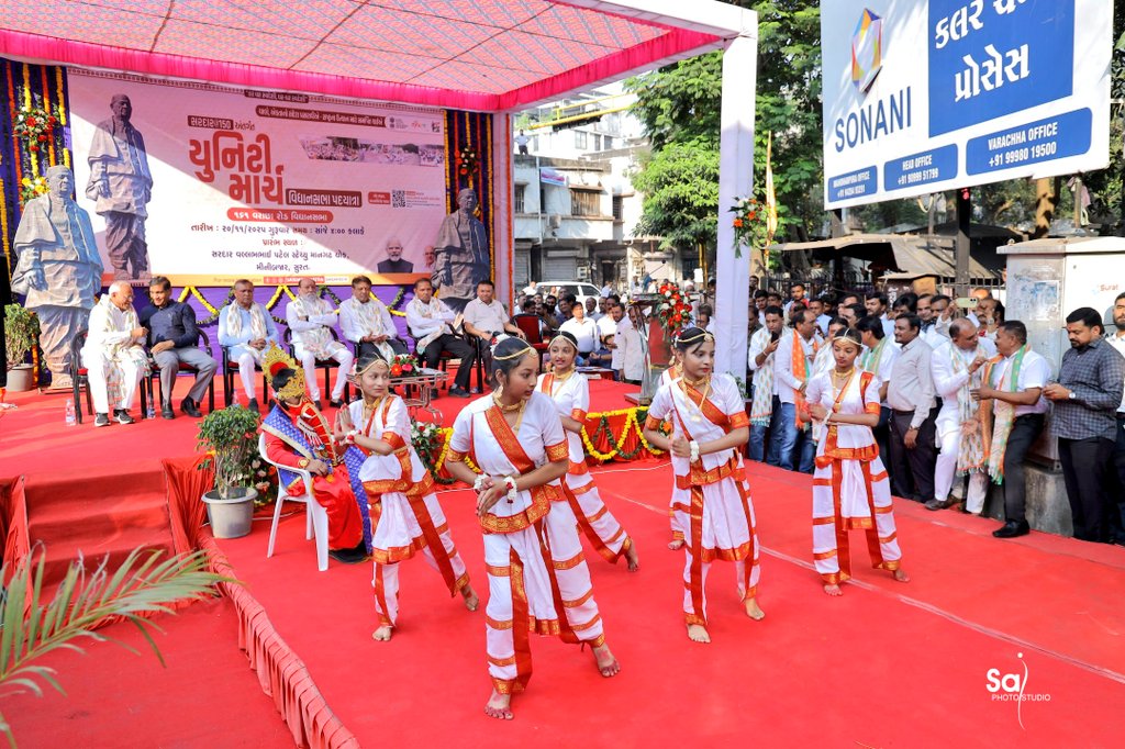 ikumarkanani's tweet image. લોહપુરુષને શત શત નમન! 🙏

​લોહપુરુષ સરદાર સાહેબની ૧૫૦મી જન્મજયંતી નિમિત્તે &apos;સરદાર@૧૫૦&apos; યુનિટી માર્ચ અંતર્ગત ૧૬૧ - વરાછા વિધાનસભા ખાતે પદયાત્રા યોજાઈ...

 રાષ્ટ્ર પ્રથમ ! 🇮🇳
​#Sardar150 #UnityMarch #NationalUnity #Varaacha #EktaDiwas