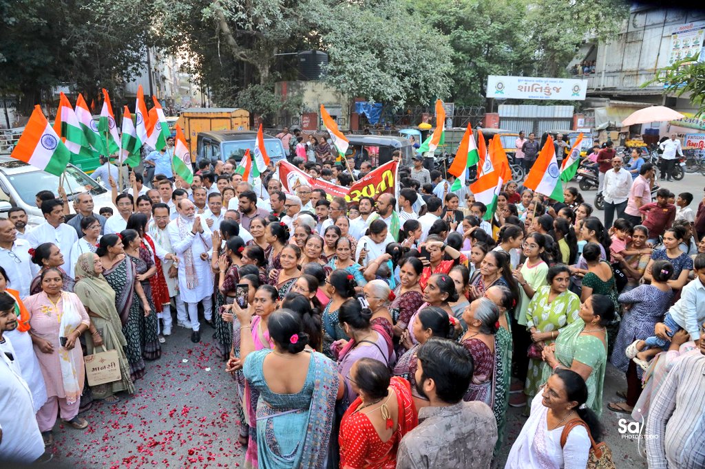 ikumarkanani's tweet image. લોહપુરુષને શત શત નમન! 🙏

​લોહપુરુષ સરદાર સાહેબની ૧૫૦મી જન્મજયંતી નિમિત્તે &apos;સરદાર@૧૫૦&apos; યુનિટી માર્ચ અંતર્ગત ૧૬૧ - વરાછા વિધાનસભા ખાતે પદયાત્રા યોજાઈ...

 રાષ્ટ્ર પ્રથમ ! 🇮🇳
​#Sardar150 #UnityMarch #NationalUnity #Varaacha #EktaDiwas