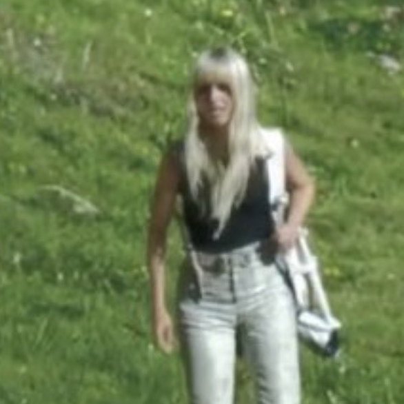 kimichkis's tweet image. IT&apos;S LITERALLY HER IT&apos;S CRAZY...