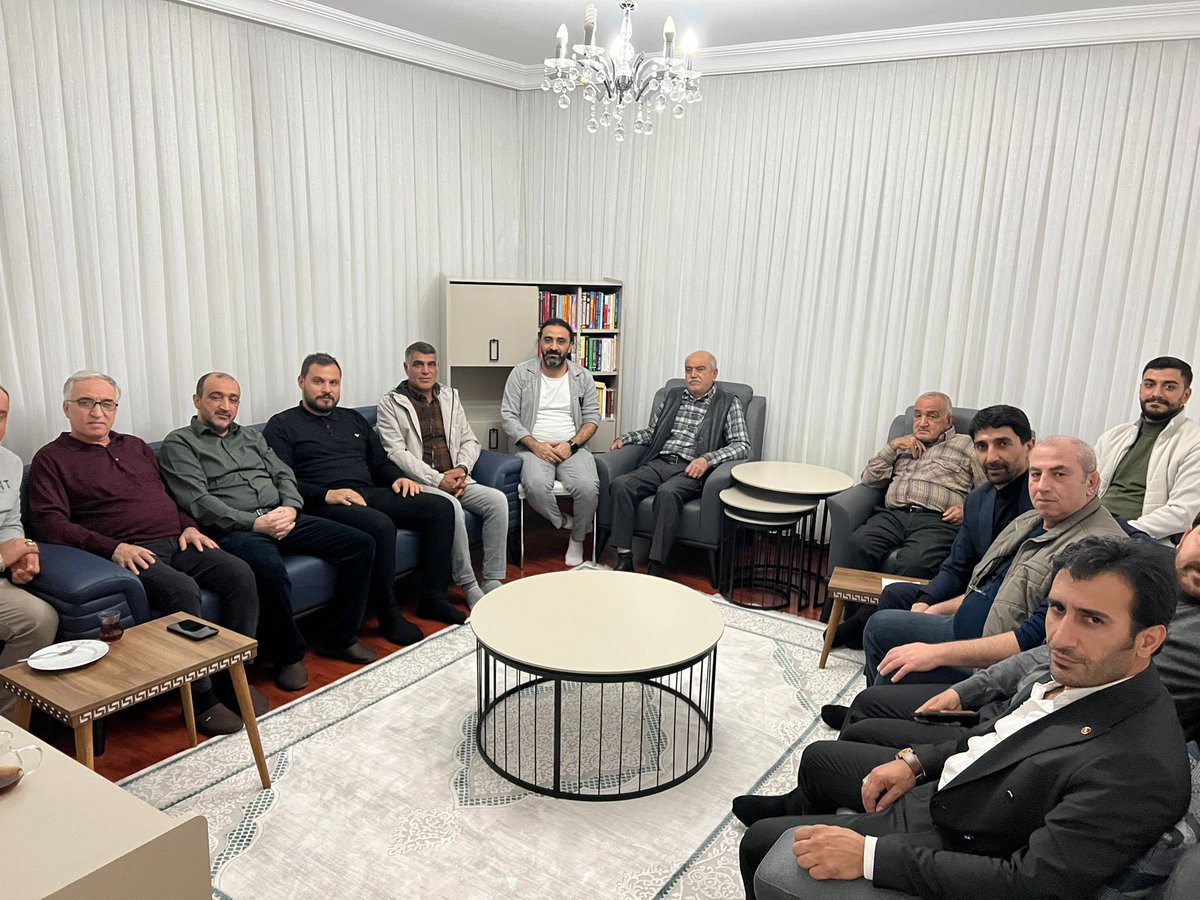 “Komşuluk, aynı sofraya oturmak değil; aynı duayı paylaşmaktır.”

Mahalle büyüklerimiz ve değerli komşularımızla uzun ve bereketli bir sohbet gerçekleştirdik.

Dertleri dinledik, talepleri not aldık, çözümler için gönülden söz verdik.

Bu şehrin her hanesinde emeğimiz, her