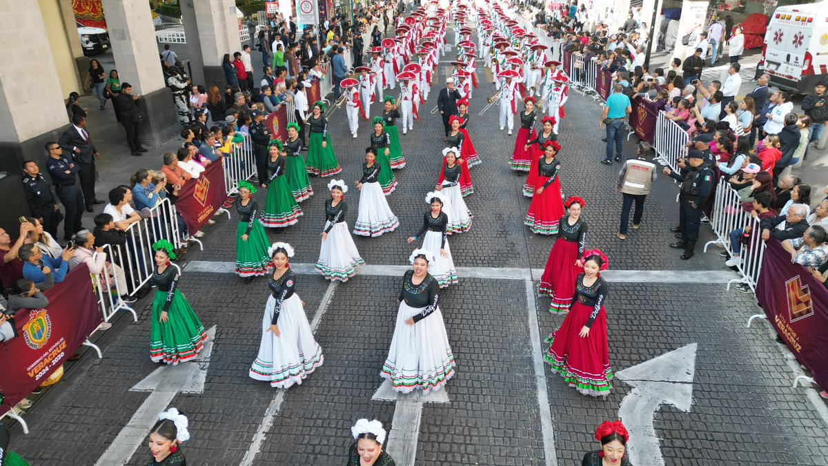 EspejoDelPoder_'s tweet image. Rocío Nahle encabeza su primer Desfile Cívico–Deportivo por el 115 aniversario de la Revolución Mexicana espejodelpoder.com/rocio-nahle-en… vía @EspejoDelPoder_