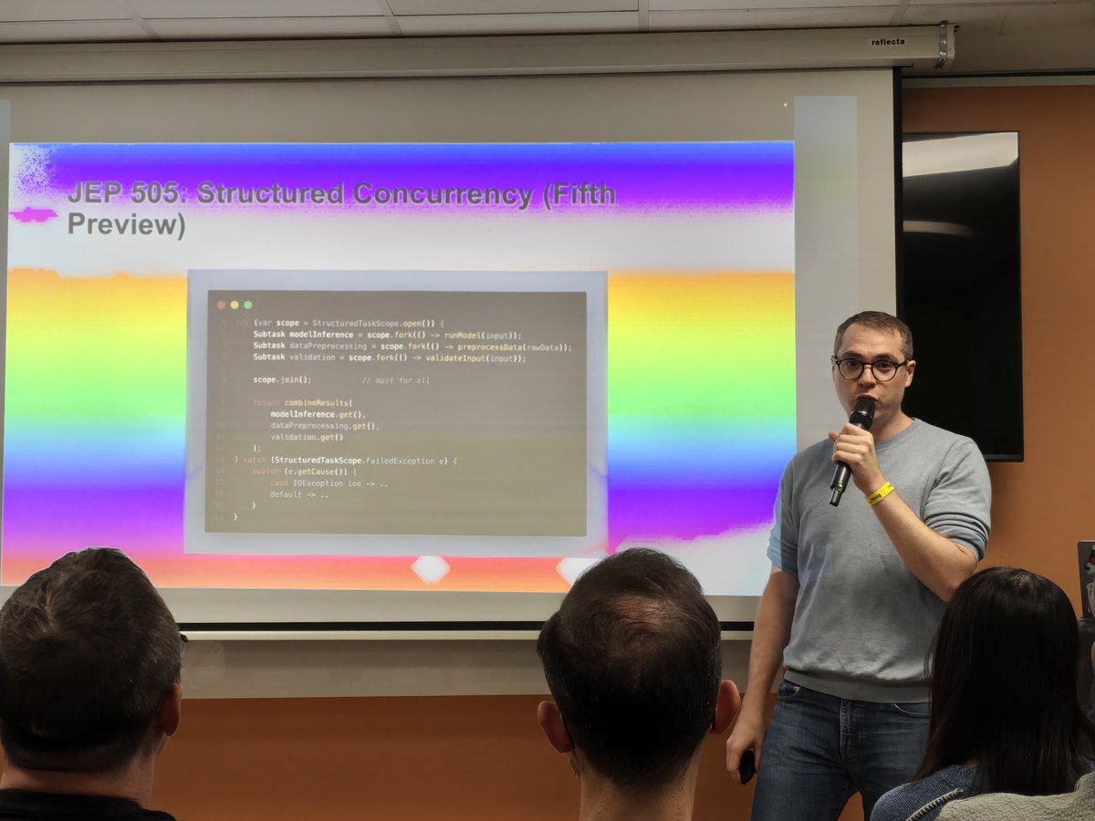 BarcelonaJUG's tweet image. Here we have @samuel_lissner starting our event about the news for #Java25 🤩😉👍 in the @SkyscannerEng Barcelona offices with Structured Concurrency👌