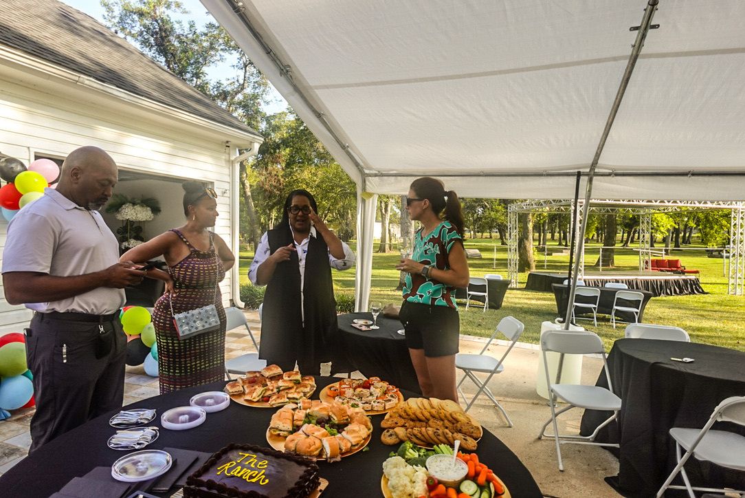 mctxchamber's tweet image. Tonight we’re taking it all the way back to the 90s at The Ranch on McKeever Rd! 🎧✨

#90sNight #ThrowbackVibes #TheRanchOnMcKeever #MissouriCityTX #MCTXNightlife
#SupportLocal #MCTXChamber #BitesSipsBuzz #MCCC #MCTXBAR
#MissouriCityChamber