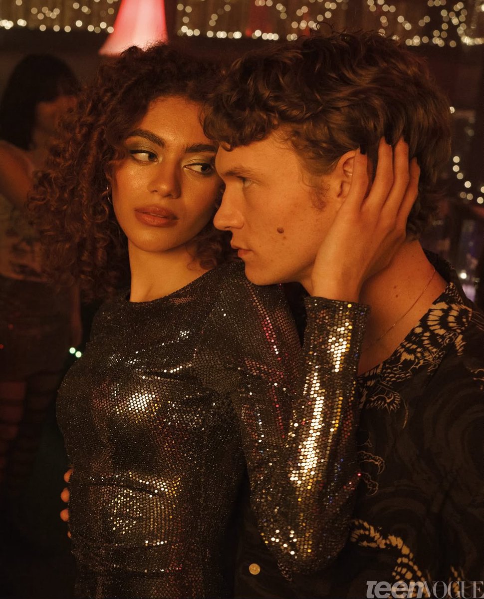 ilyascumsock's tweet image. history really does repeat itself