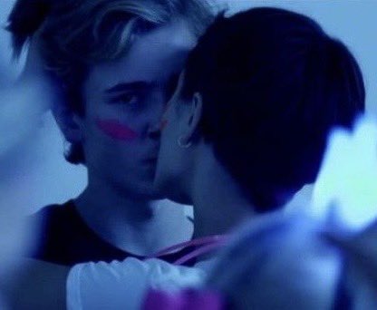 ilyascumsock's tweet image. history really does repeat itself