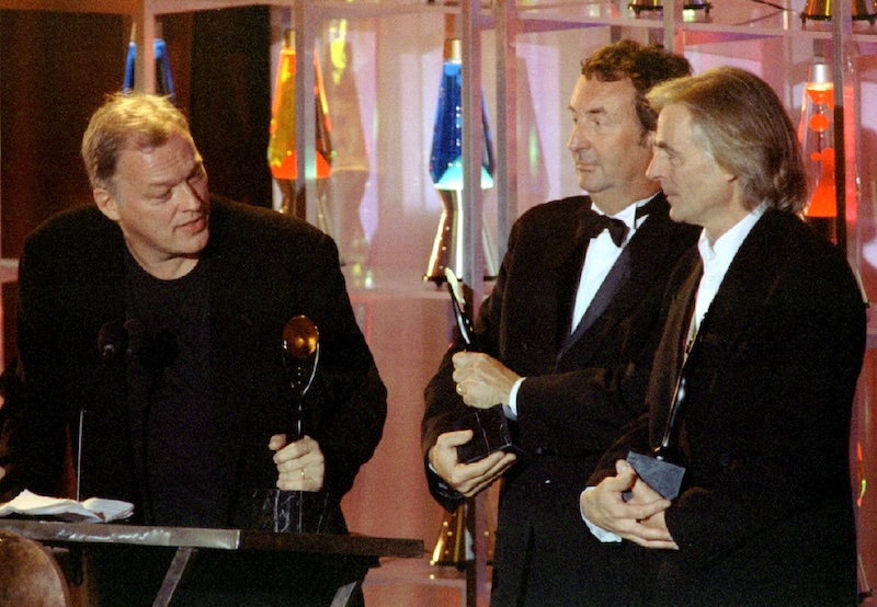 🎸 Pink Floyd Drops Reissue
🔹 🕰️ Shine On You Crazy Diamond Parts 1–9 now one 25-min track
🔹 📀 Part of 50th anniversary Wish You Were Here reissue (Dec 12)
🔹 🎨 New video features Noel Fielding painting Syd Barrett
🔹 🌟 A timeless tribute to Floyd’s original frontman