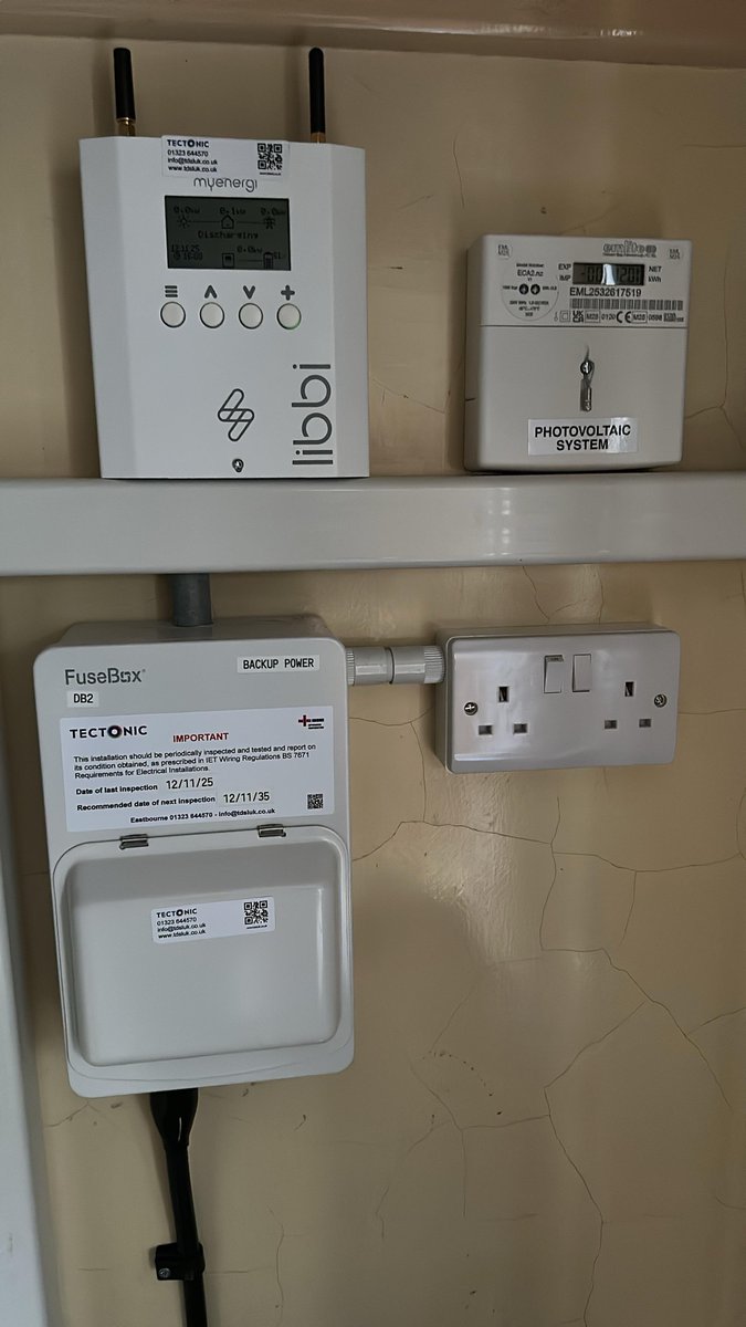 TDSLUK's tweet image. Libbi controller for Libbi inverter &amp;amp; batteries for our latest solar install 🔋

#electrician #eastbourne #batterystorage