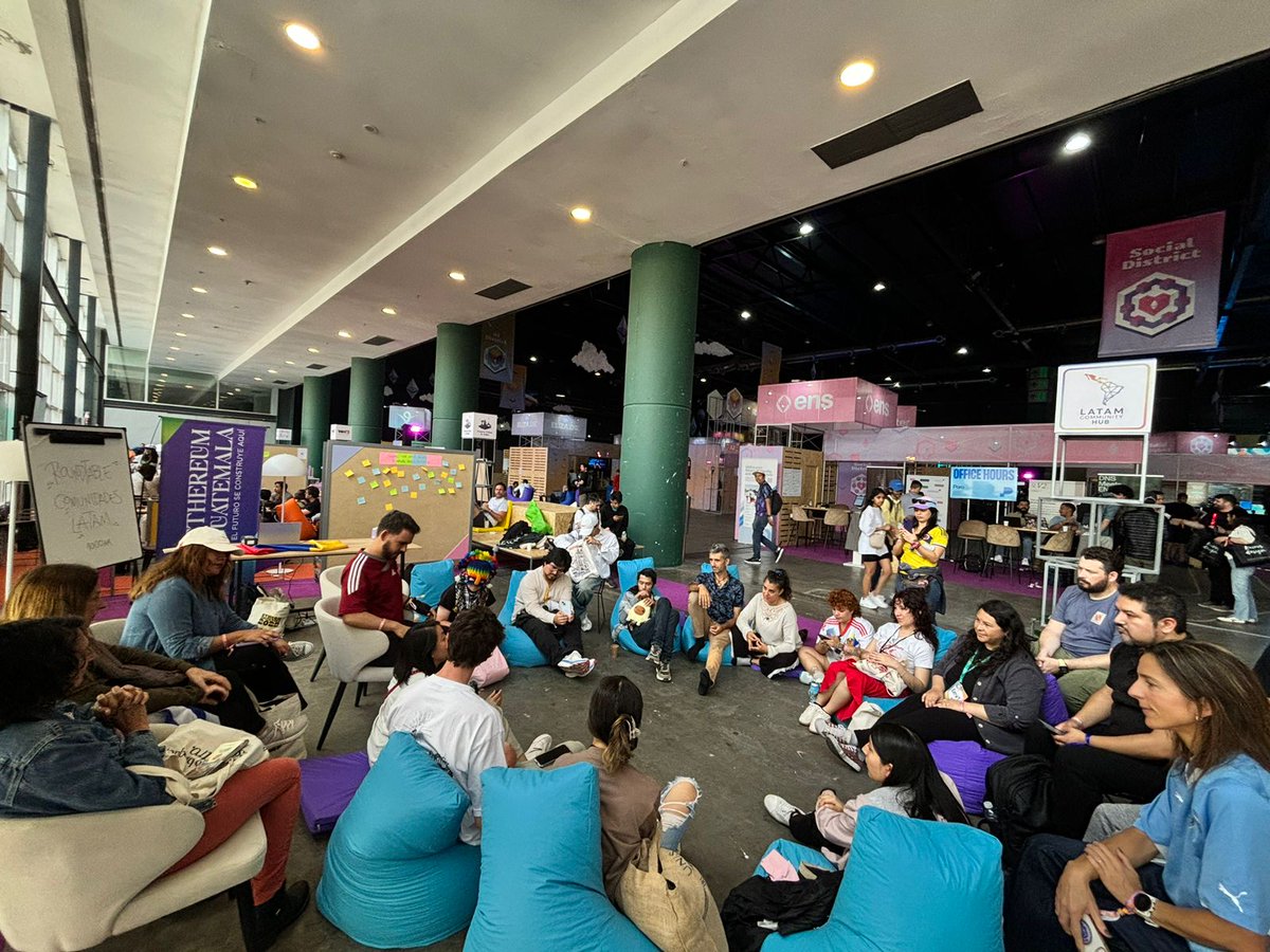 EthereumLima's tweet image. Perú y Ethereum Lima presentes en el Roundtable LATAM en #Devconnect Argentina 🇦🇷🇵🇪✨

Conectando con comunidades de toda la región y compartiendo lo que viene construyendo el ecosistema desde Perú.

#Ethereum #EthereumLima #LATAM #Web3  #Devconnect