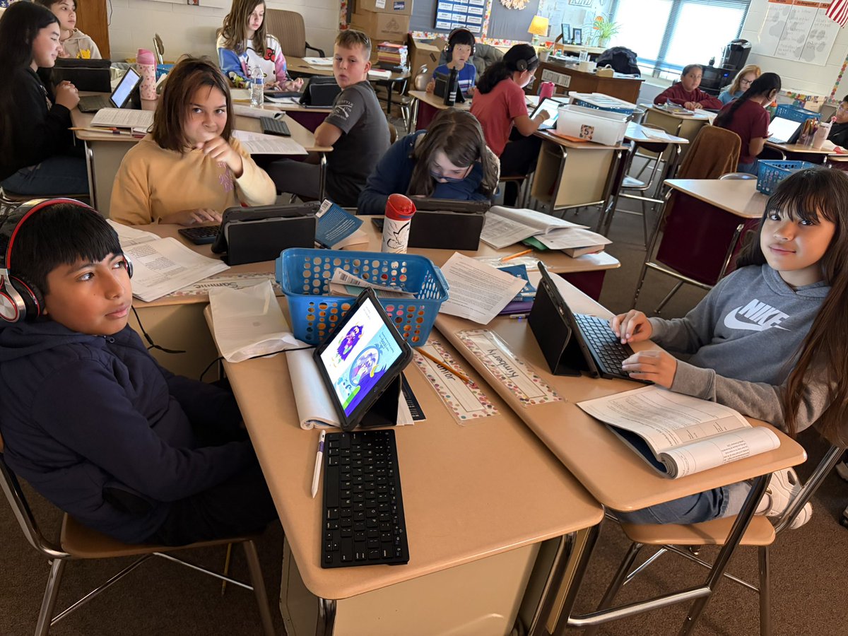 cassiyates's tweet photo. Thank you so much @BPSFNE for our classroom grant! The arrival of our Bluetooth keyboards and styluses was very exciting today! Students got right to work using the keyboards for writing
&amp; learning how to type today. We appreciate your generosity! @Avery_Tigers @BellevueSchools https://t.co/E2BzYnkWsG