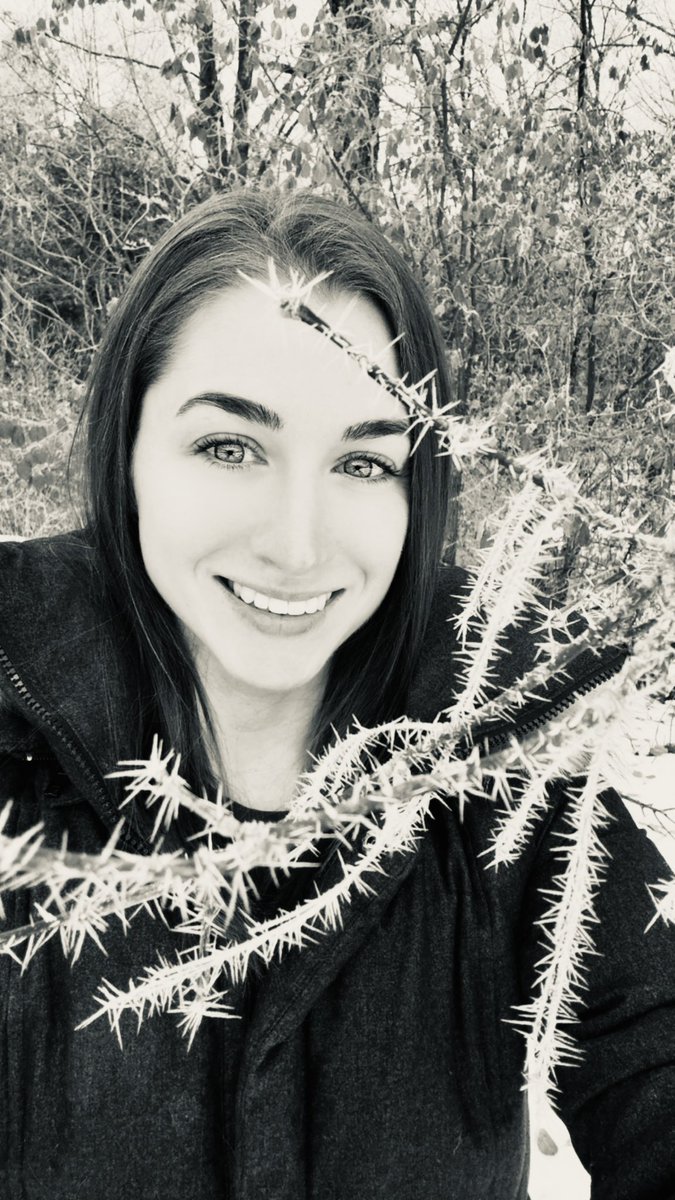 Hoar frost did its thing this morning… how wild is this texture? ❄️