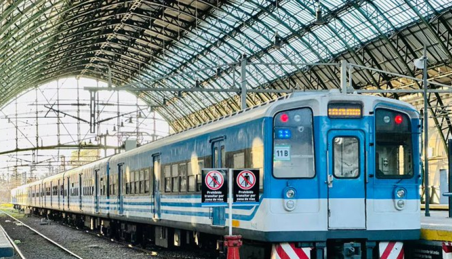 El Gobierno avanza con la compra directa de 43 trenes nuevos para renovar la flota del AMBA. n9.cl/nd3g99