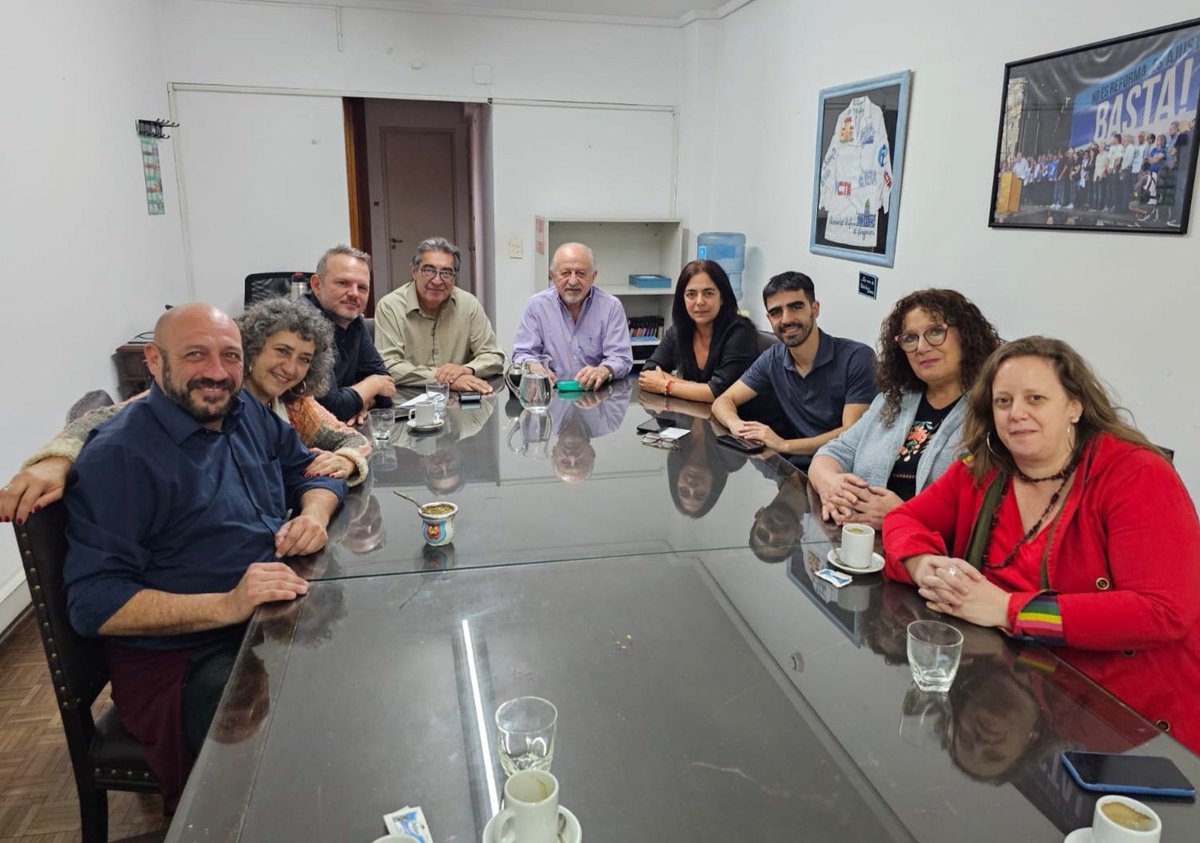 Los organismos de Derechos Humanos nos convocaron a las dos CTA a sumarnos a la movilización del 11 de diciembre en Plaza de Mayo para profundizar la lucha frente a un gobierno que avanza día a día sobre los derechos de los trabajadores.

Realizaremos esta acción en el marco del