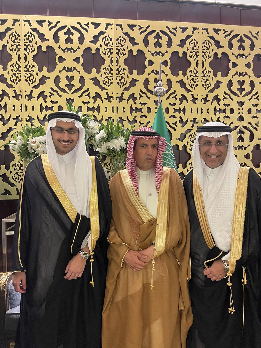 سعدت هذه الليلة بمشاركة د عبدالعزيز بن صالح العبيد حفل زواج إبنه صالح بارك الله لهما وبارك عليهما وجمع بينهما بخير