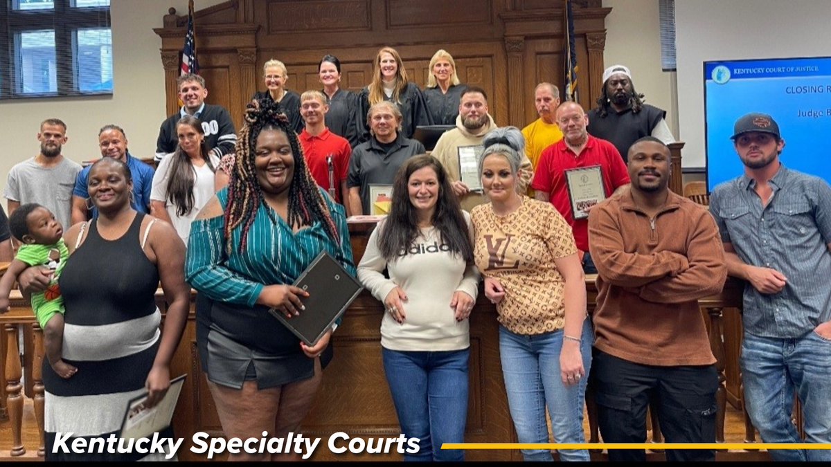 kentuckycourts's tweet image. 🎓 Specialty Courts in Fayette County celebrate graduates achieving new beginnings! Learn more about Kentucky&apos;s treatment courts at kcoj.info/SpecialtyCourts #RecoveryCommunity #RecoveryIsPossible