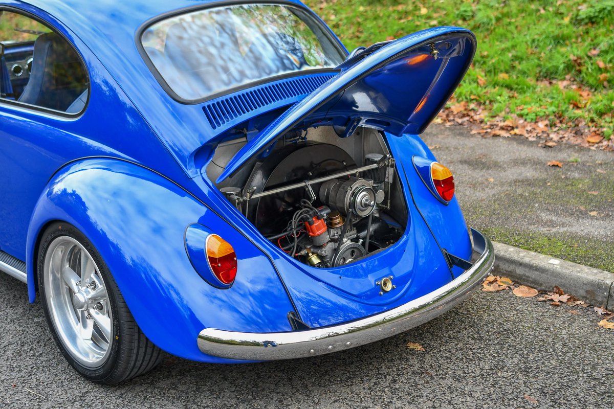 Spent the morning driving this outstanding 2000s-era custom. Ticks all the boxes - 17” billets, PS2, TVs in the headrests, digi dials, two-tone leather, just needs Xzibit to jangle the keys 🕺🏼

Coming soon to <a href="/carandclassic/">Car & Classic</a> auctions…